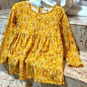 Cotton long sleeve top with pockets by Tahari.